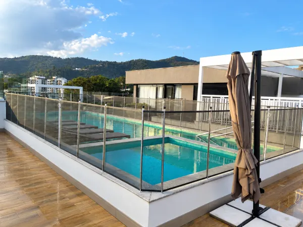 Galeria - Empresa especializada em Cercas de proteção para piscinas na Barra da Tijuca