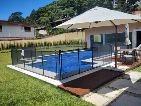 Galeria - Cercas de proteção 100% removíveis para piscinas RJ